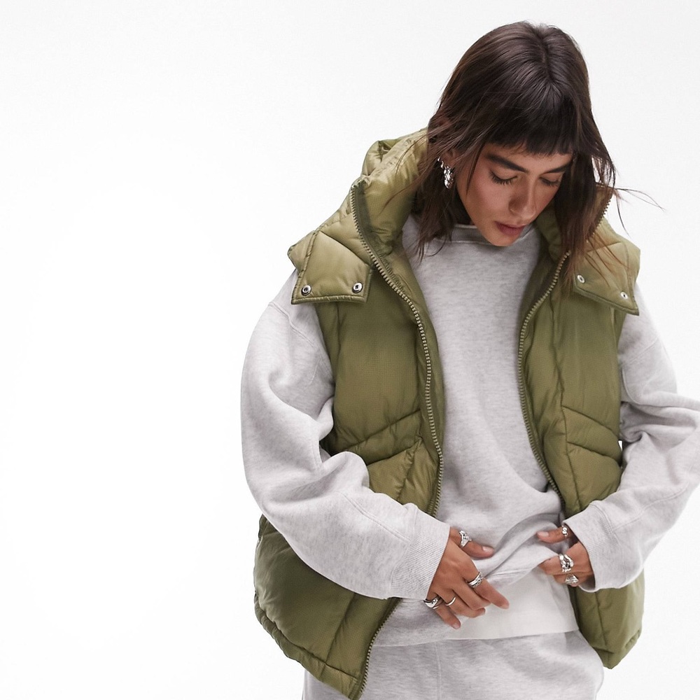 TOPSHOP Oversized Hooded Puffer Vest with detail💚 NOT WORN ONCE!